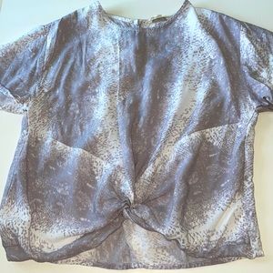 Women’s top with twist